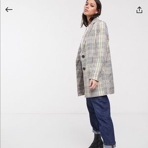 Plaid, relaxed fit blazer.